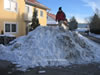 Luuuke climbs snow. (73,833 bytes)